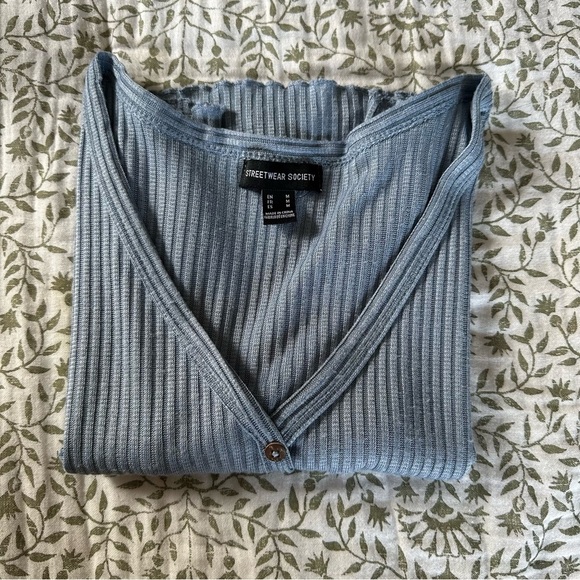 Streetwear Society Blue Ribbed Short Sleeve Cotton V Neck False Button Crop Top - Picture 10 of 10